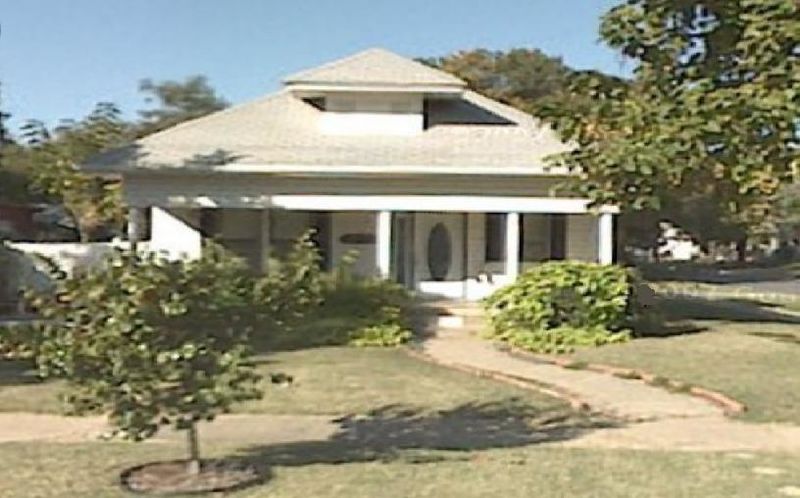 File:Karen's Bail Bonds.JPG
